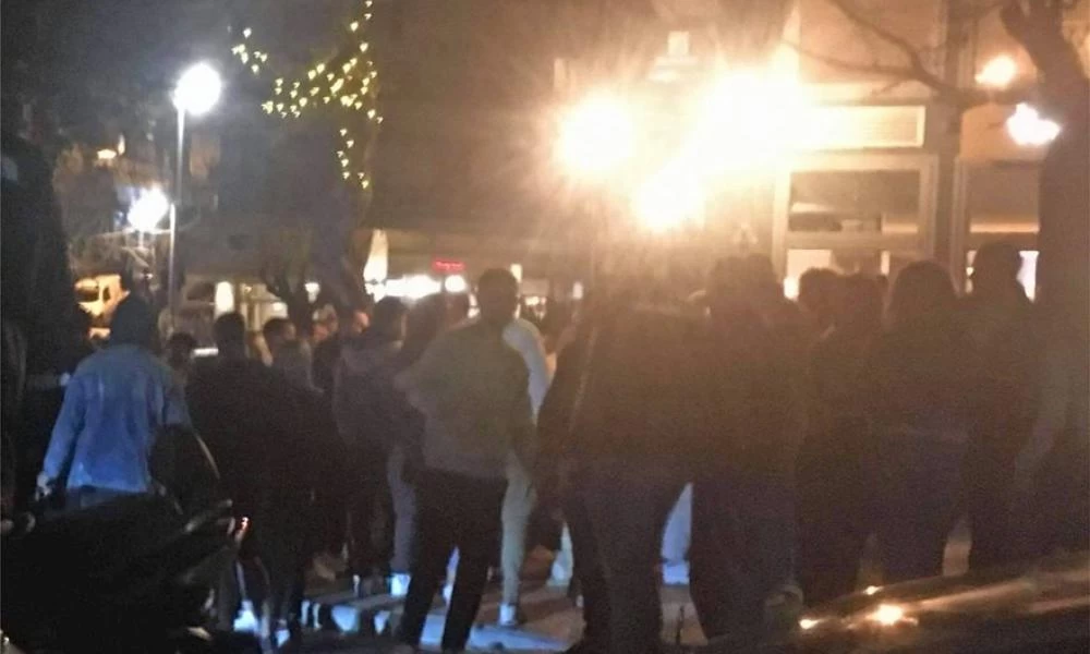 Αττική: Πλήθος κόσμου στις πλατείες έφερε ο καλός καιρός